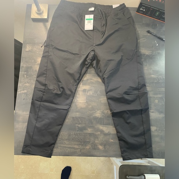 Nike Men's Sportswear Tech Essentials Unlined Commuter Pants - Picture 10 of 10